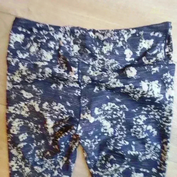 Prana Piller Printerd Capri Medium Floral - Picture 5 of 5
